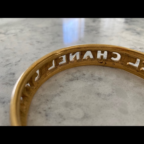 CHANEL Cutout Letters Bangle Bracelet circa 1984 - Picture 4 of 11